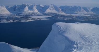 In den Lyngenalps Skitouren vom Boot in Norwegen